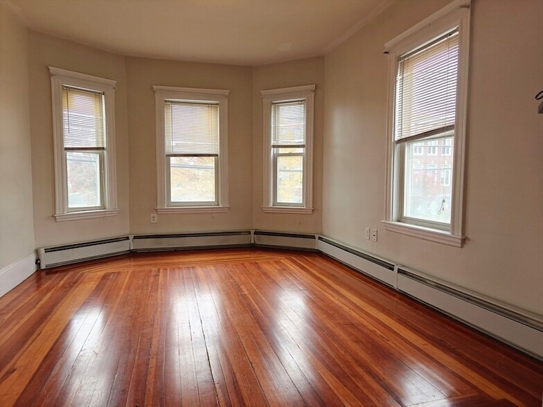 Foto principal - 442 Main St