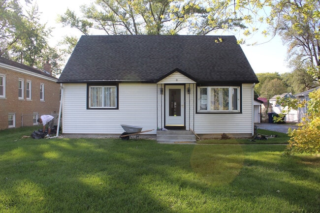 Building Photo - 7632 S Oketo Ave