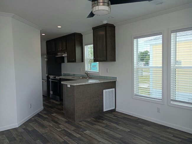 Building Photo - 34 Lily Dr