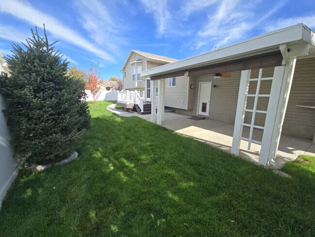 Building Photo - 1361 N 325 E