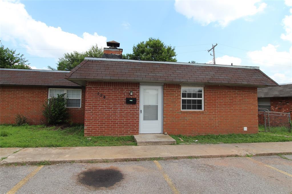 Primary Photo - 124 NE 12th St