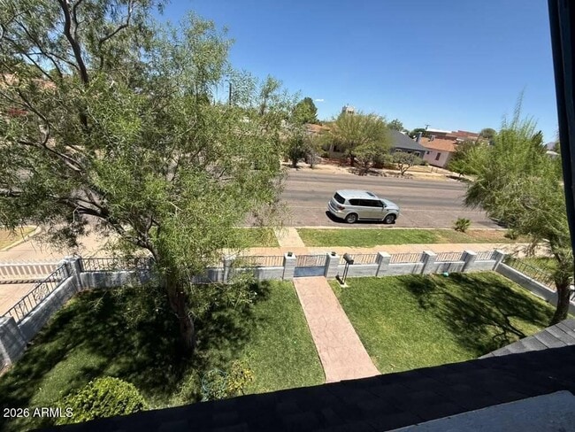 Foto del edificio - 825 E 9th St