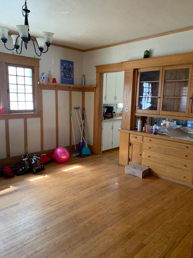 Building Photo - PRE-LEASING FOR JUNE