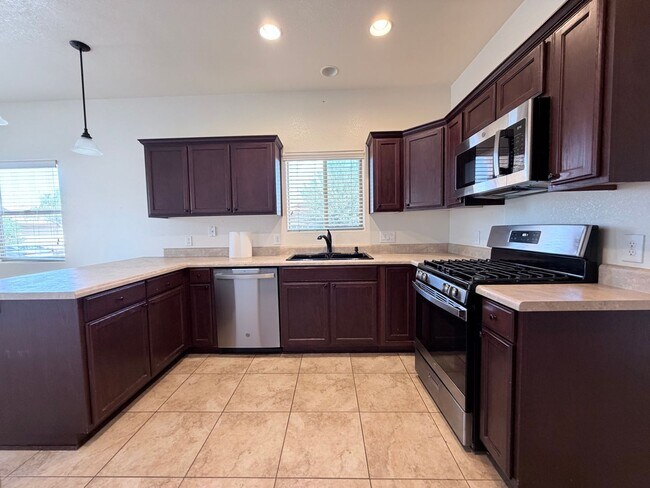 Foto del edificio - 3BR/2BA/2CG 1,401 sq.ft. rental with Community POOL in Sierra Vista, AZ