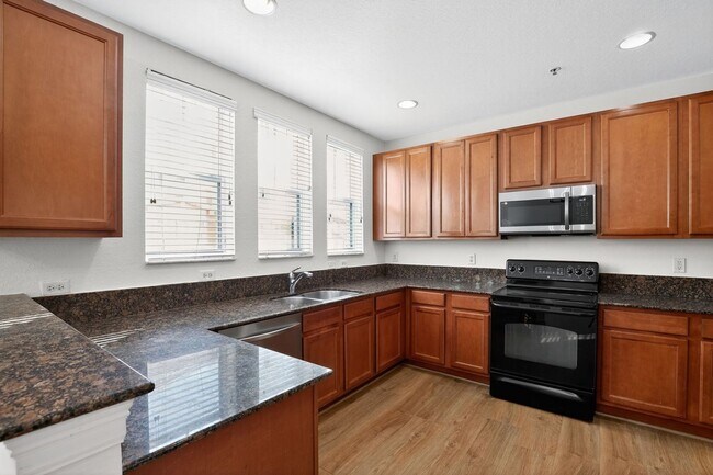 Foto del edificio - 4 Bedroom Townhome in West Palm Beach
