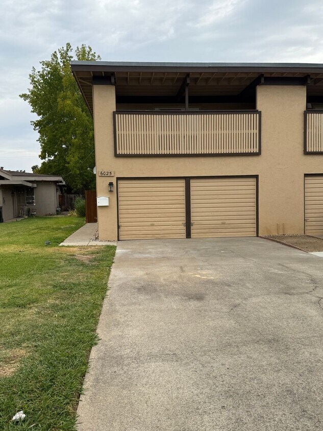 Foto principal - BEAUTIFULLY REMODELED 2 BEDROOM IN CARMICHAEL