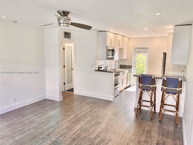 Foto del edificio - 1049 NE 33rd St