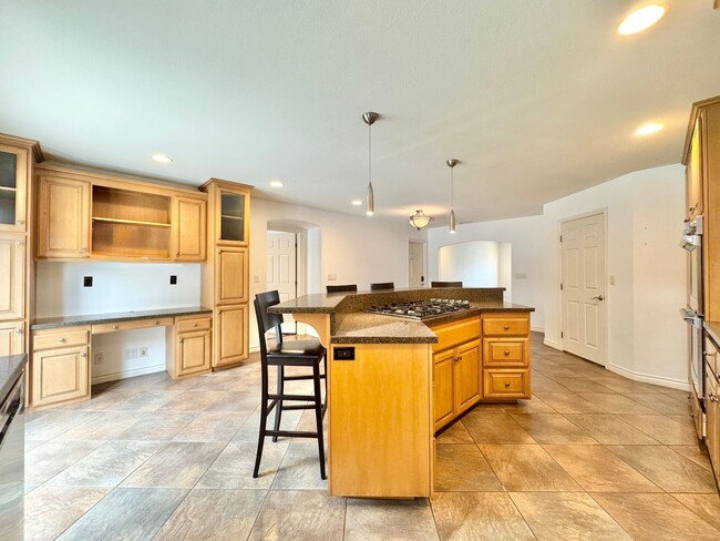 Foto del edificio - Beautiful 4Bd/2Ba Home In Huntington Beach