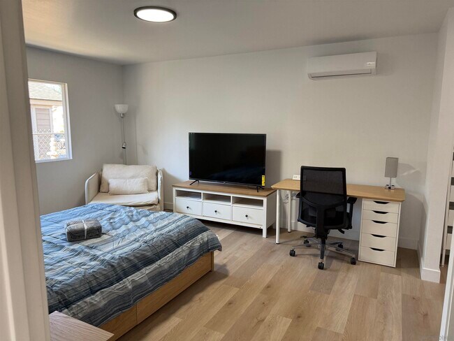 Foto del edificio - 664 Carefree Dr