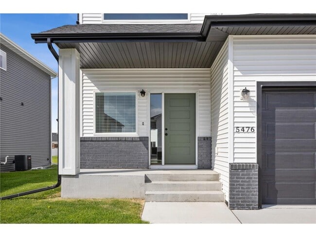 Building Photo - 5476 Lori Ln W