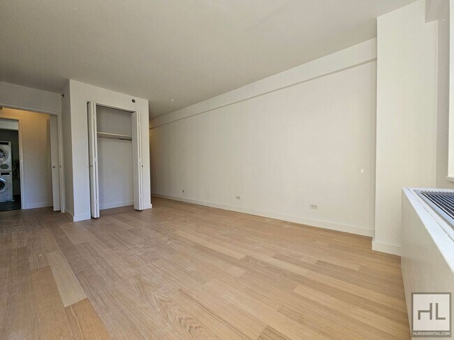 Foto del edificio - Luxury 1 Bed, 1.5 Bath on 23rd Floor in Mu...