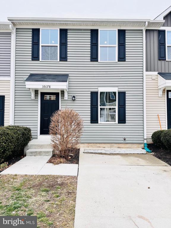 Building Photo - 35178 Sara Ct