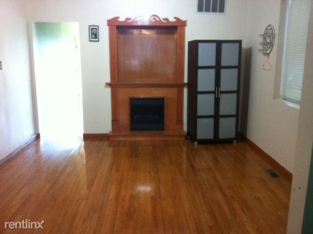Building Photo - 2 br, 1 bath  - 2835 N Sacramento Ave 1