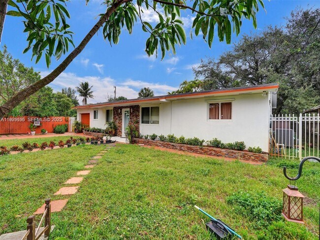 Foto del edificio - 15455 N Miami Ave