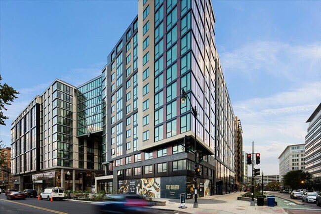 Foto del edificio - 1051 First Street Northeast-GO ID1040218P