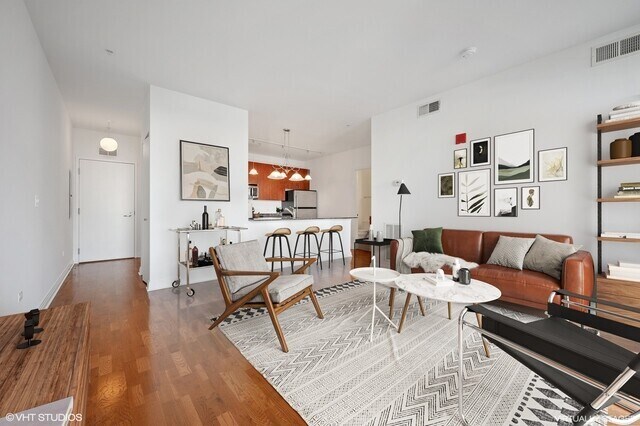 Foto del edificio - 565 W Quincy St