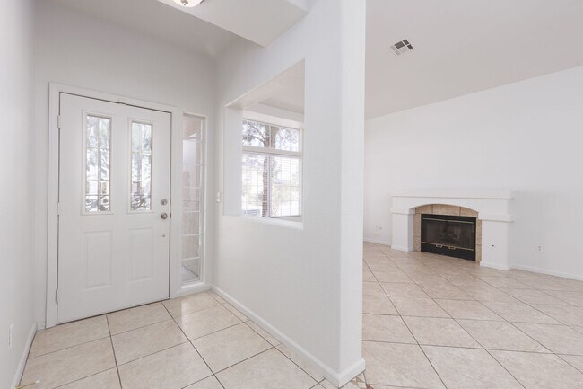 Building Photo - NW 3 bedroom, each with their own bath