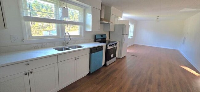 Building Photo - Renovated 2BD/1BA Duplex in Granite Falls!