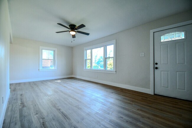 Foto del edificio - 4126 Sylvan Dr