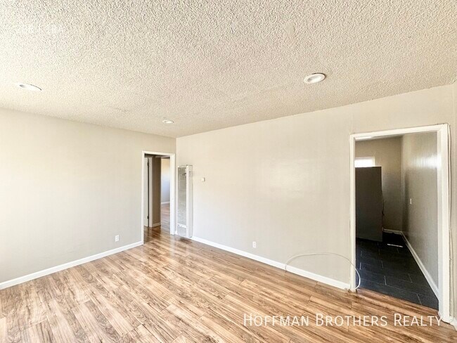 Foto del edificio - 10910 S Avalon Blvd