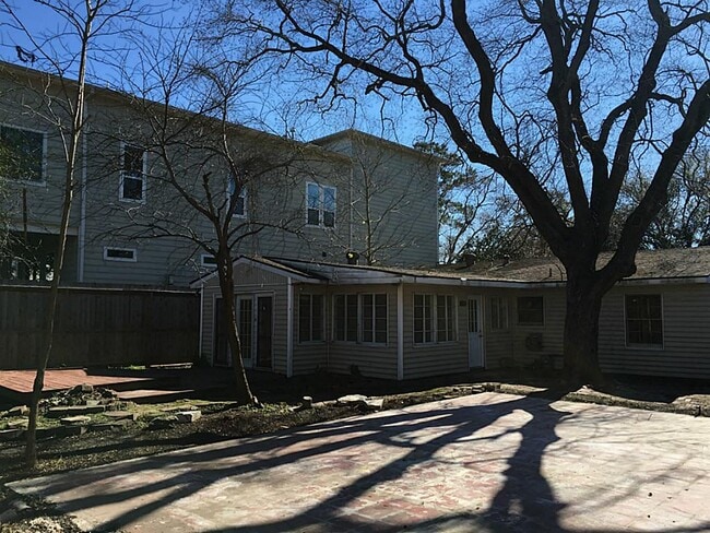 Building Photo - 5536 Jessamine St