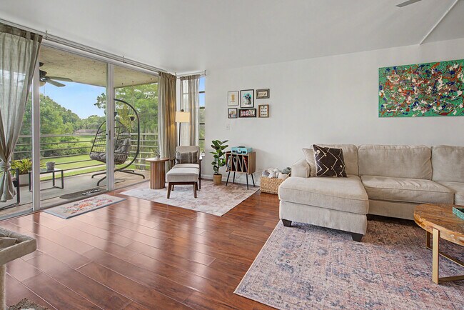 Foto del edificio - 3930 Oaks Clubhouse Dr