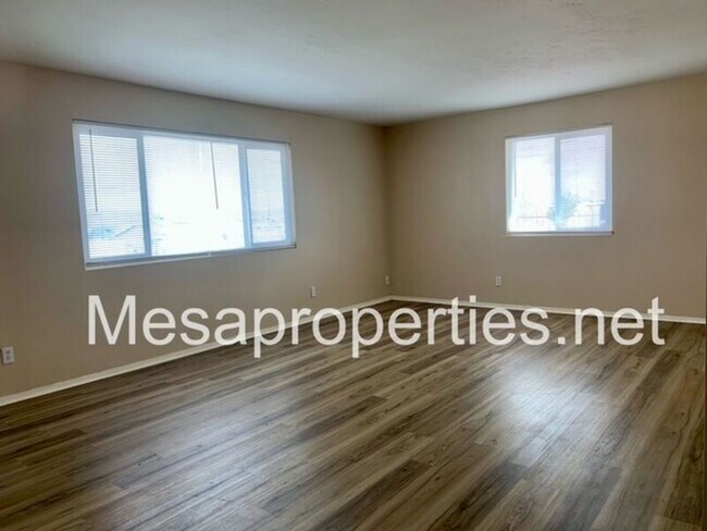 Building Photo - 1210 Oasis Dr