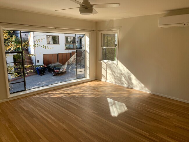 Building Photo - 6159 Glen Oak St
