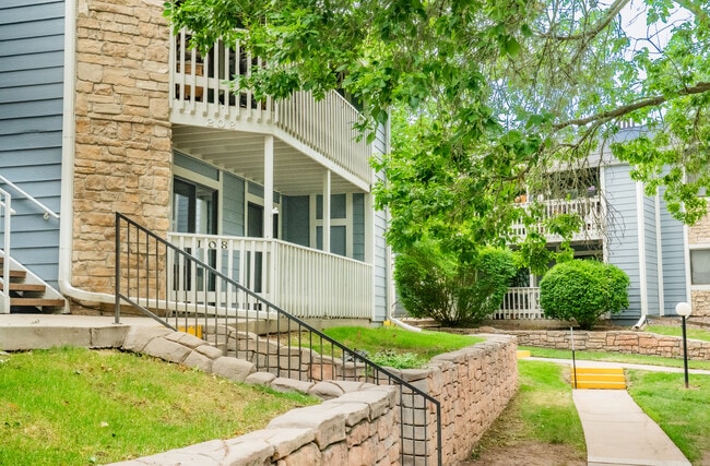 Foto del edificio - 8335 Fairmount Dr