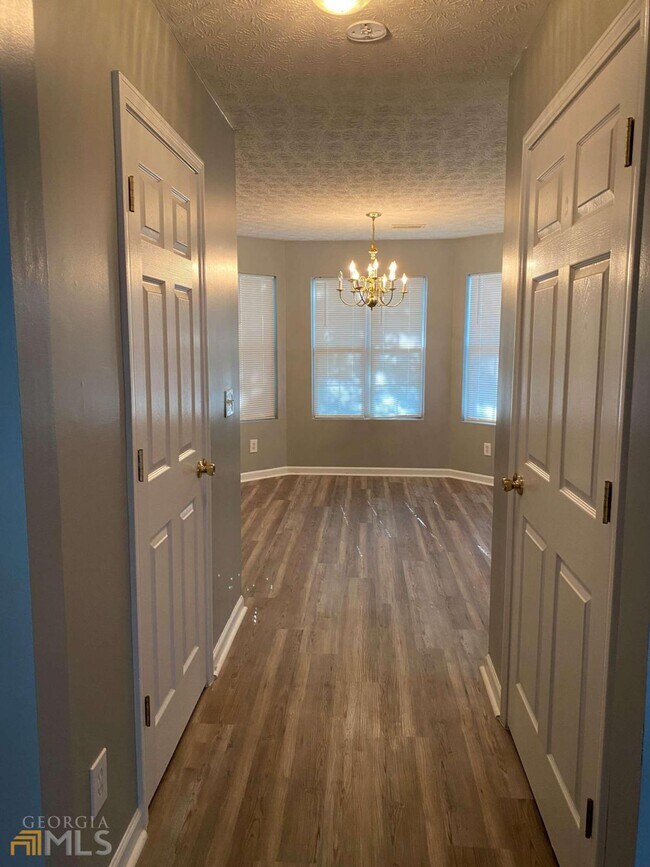 Foto del edificio - 5760 Strathmoor Manor Cir