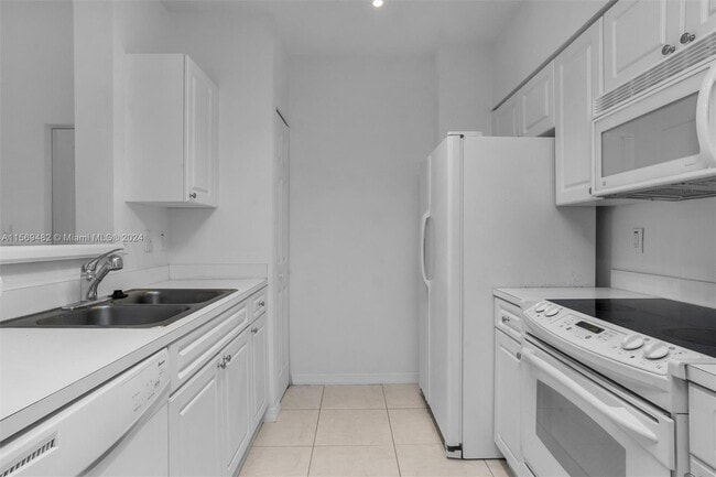 Building Photo - 6841 SW 44th St