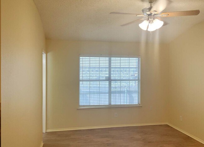 Foto del edificio - 4327 Allegro Ln