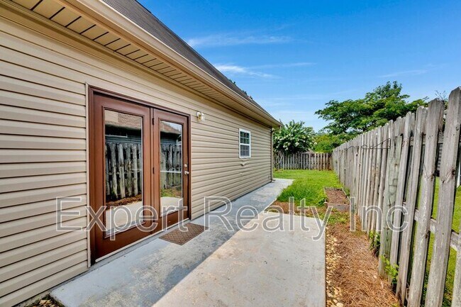 Foto del edificio - 195 Hidden Creek Pkwy