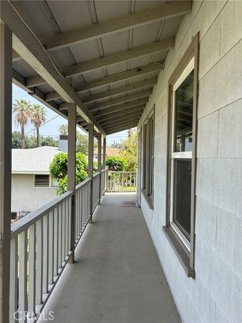Foto del edificio - 690 E Cypress Ave