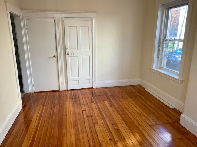 Foto del edificio - Very convenient location 1-bed Comm Ave.