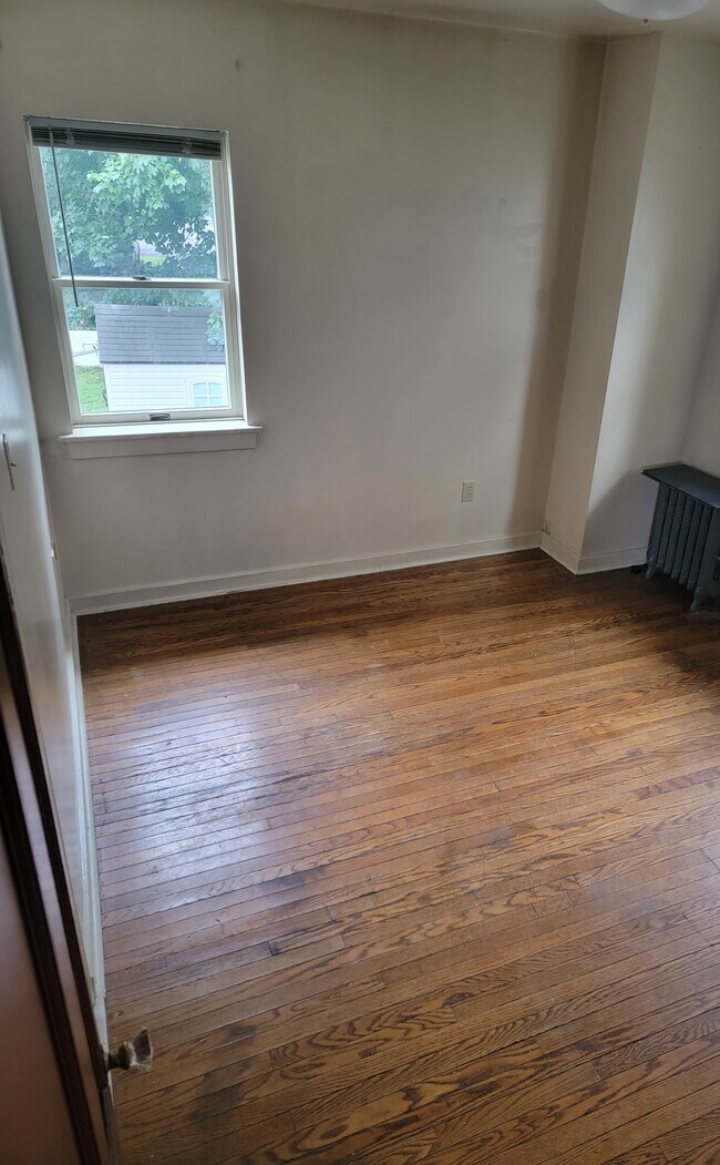 Bedroom 1 - 219 W Pennsylvania Ave