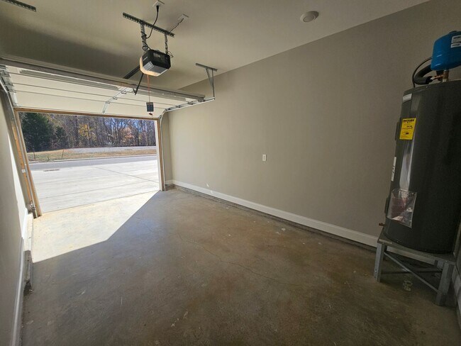 Building Photo - 3 br, 2.5 bath House - 96 Creek Wood Rd