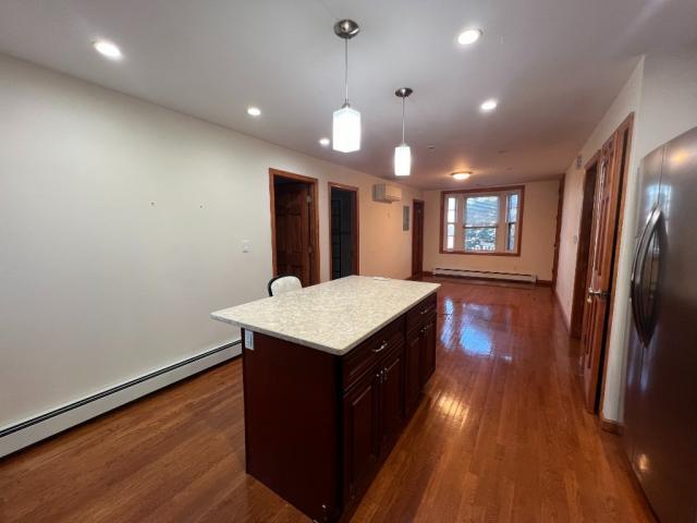 Foto del edificio - 2 bedroom in SUNNYSIDE NY 11104