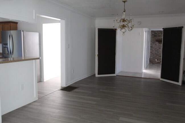 Building Photo - 311 Hollis Dr