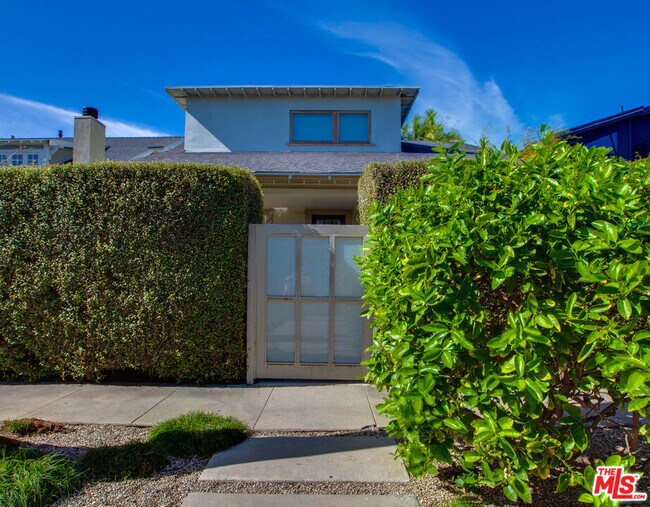 Foto del edificio - 927 1/2 Victoria Ave