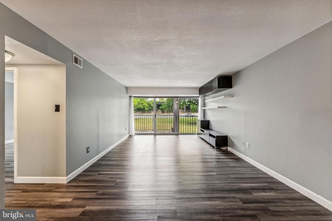 Building Photo - 1300 Army Navy Dr