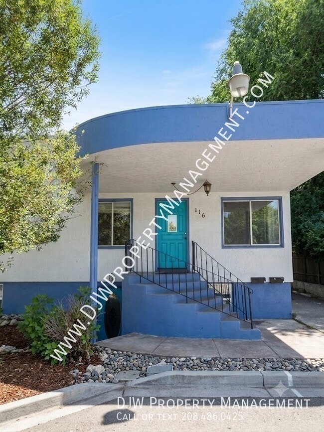 Building Photo - 116 22nd Ave S