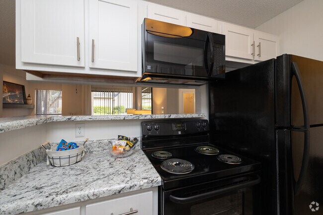 2 habitaciones, 2 baños - 940 pies cuadrados - Cocina - Haywood Pointe Apartments