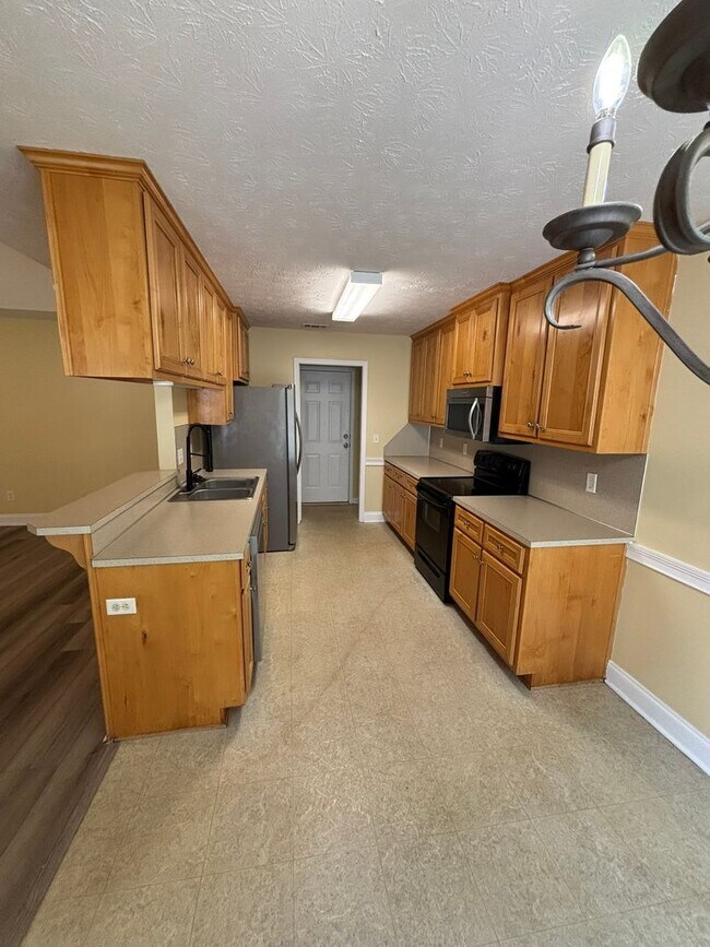 Foto del edificio - 8002 Garrett Pines Dr