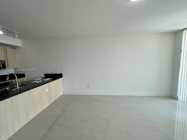 Foto del edificio - 79 SW 12th St