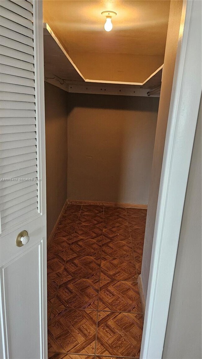 Foto del edificio - 1770 79th Street Causeway