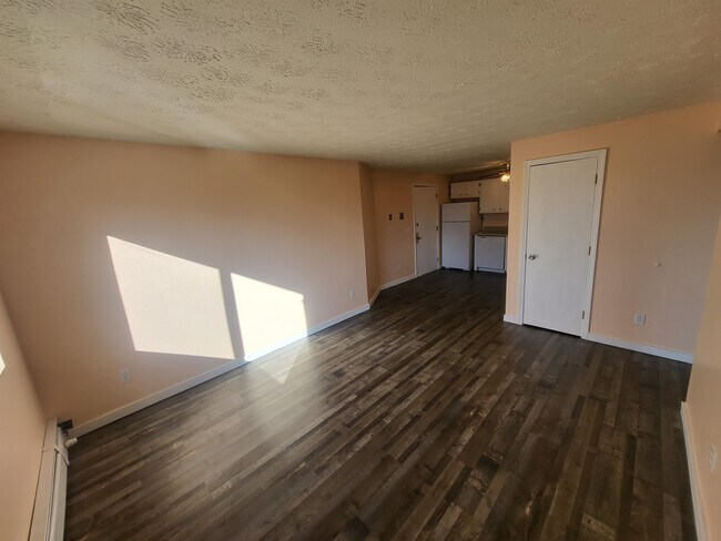 Building Photo - 75 Log St
