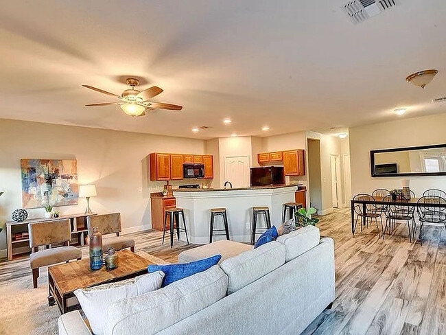 Foto del edificio - 6661 Lookout Lodge Ln