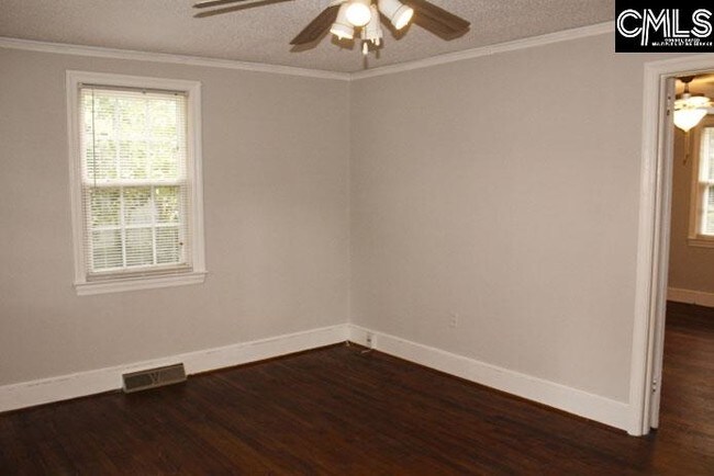 Building Photo - 810 Pembroke Ave
