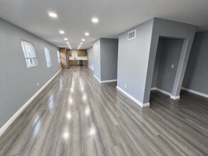 Building Photo - 347 W 67th St